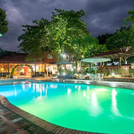 Jarabacoa River Club & Resort Екстер'єр фото